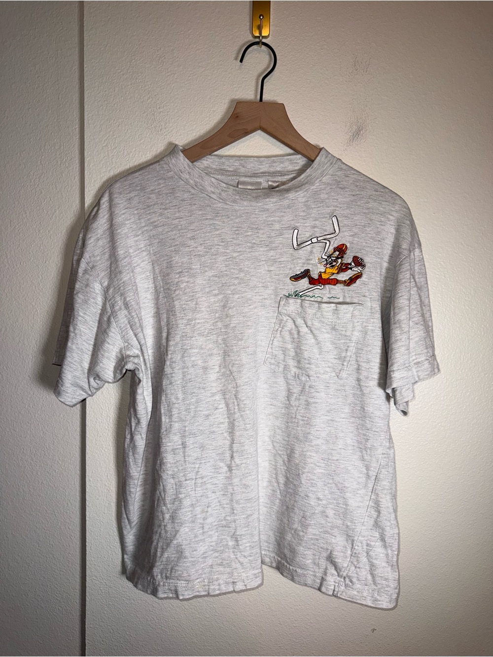 VINTAGE DISNEY STORE embroidered crewneck pocket tee w Goofy Design M